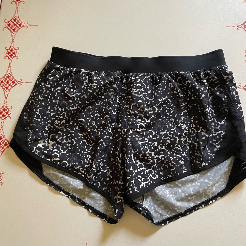 Medium UnderArmour athletic shorts, black pattern